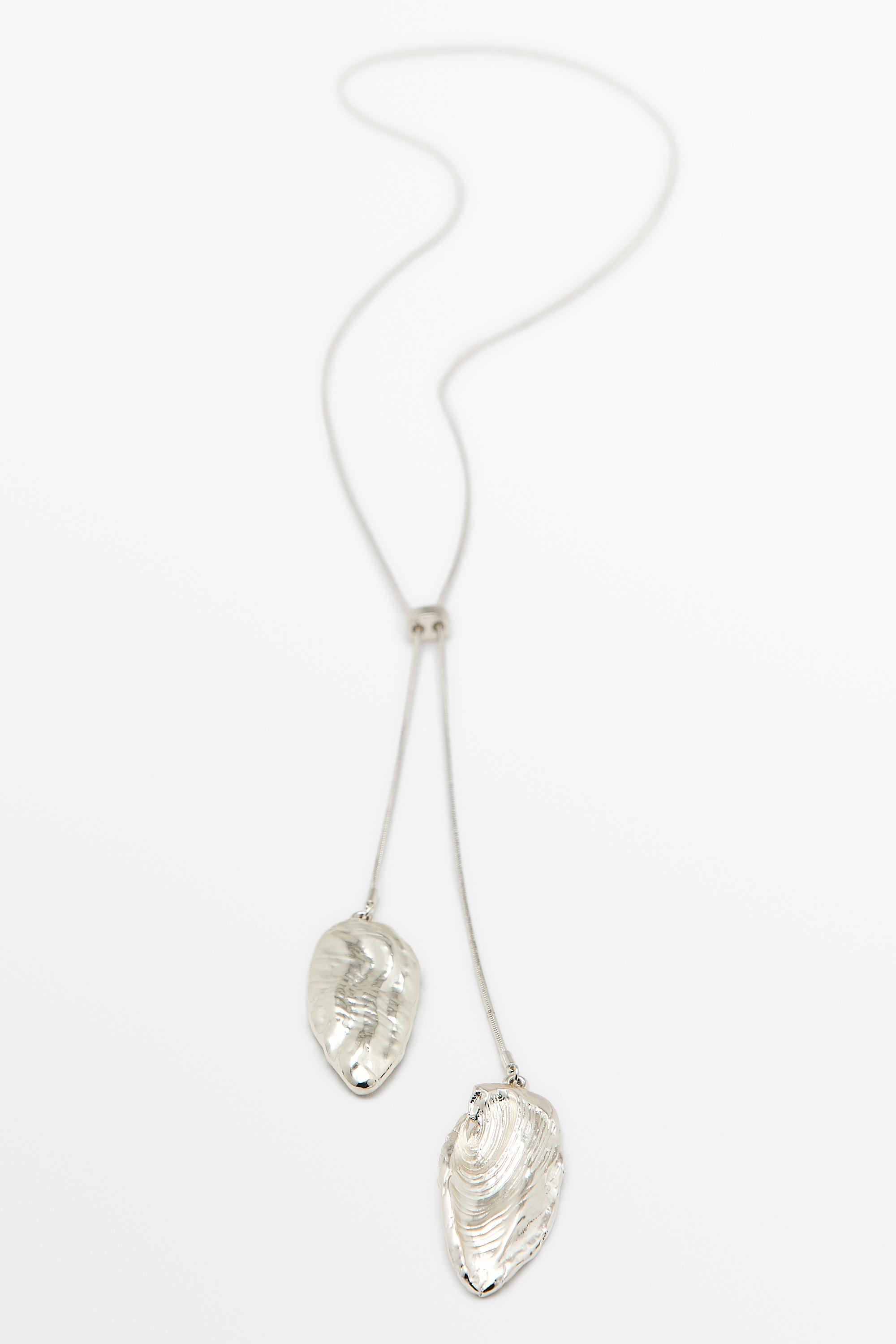 Adjustable necklace with textured pieces